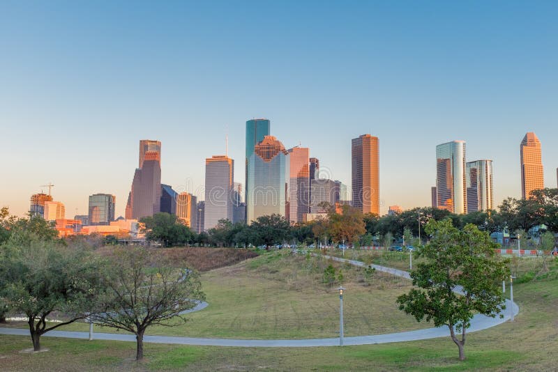 Houston, Texas im Stadtzentrum gelegen bei Sonnenuntergang lizenzfreies stockfoto Houston, Texas im Stadtzentrum gelegen bei Sonnenuntergang lizenzfreies stockfoto
