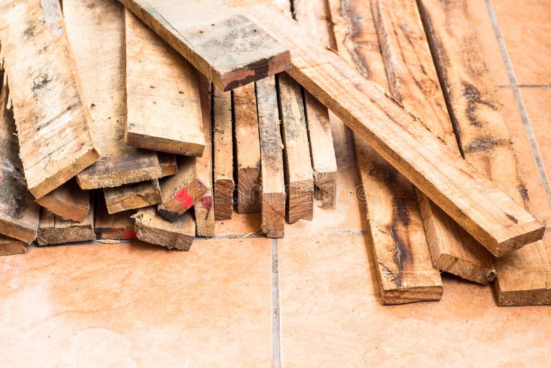 Hout voor het decoratiewerk royalty-vrije stock afbeeldingen Hout voor het decoratiewerk royalty-vrije stock afbeeldingen