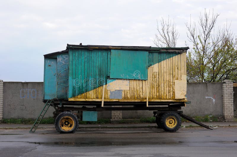Houten Aanhangwagenbestelwagen stock afbeeldingen Houten Aanhangwagenbestelwagen stock afbeeldingen