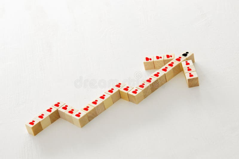 houten kubussenvormen als het kweken van grafiek Succes en het concept van het teamwerk stock fotografie houten kubussenvormen als het kweken van grafiek Succes en het concept van het teamwerk stock fotografie