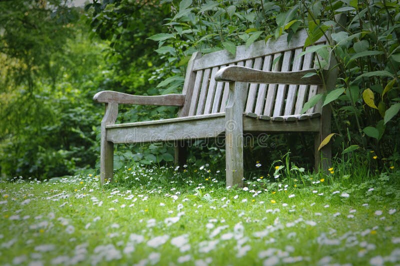 Houten Tuinbank Stock Afbeelding Afbeelding Bestaande Uit Engels