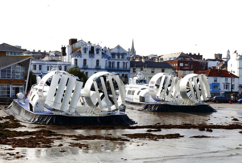 Hovertravel es una empresa de transbordadores que actúa desde Southsea, Portsmouth a Ryde, isla del Wight, Reino Unido fotos de archivo libres de regalías Hovertravel es una empresa de transbordadores que actúa desde Southsea, Portsmouth a Ryde, isla del Wight, Reino Unido fotos de archivo libres de regalías