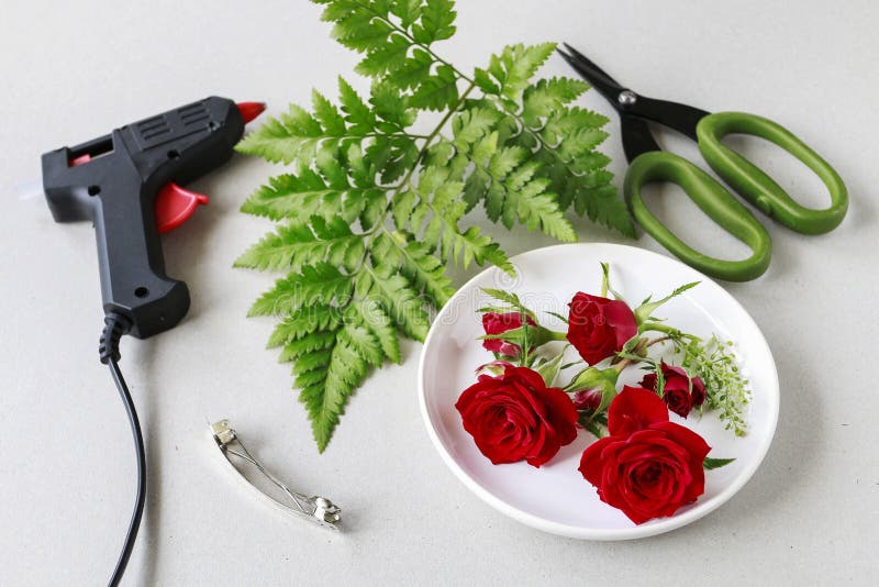 How to make a hair clip with fresh flowers and fern, tutorial stock image