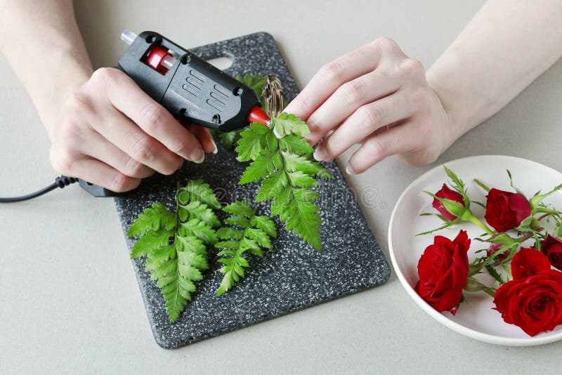 How To Make a Hair Clip with Fresh Flowers and Fern, Tutorial Stock