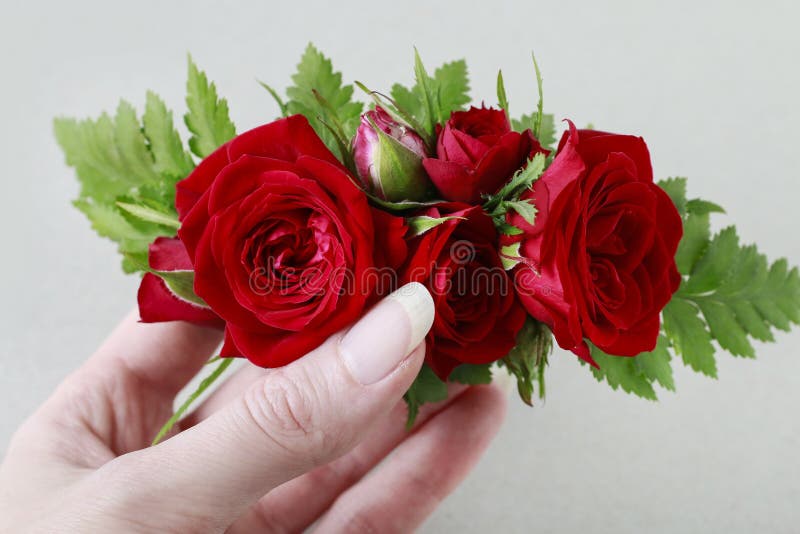 How to make a hair clip with fresh flowers and fern, tutorial stock photography