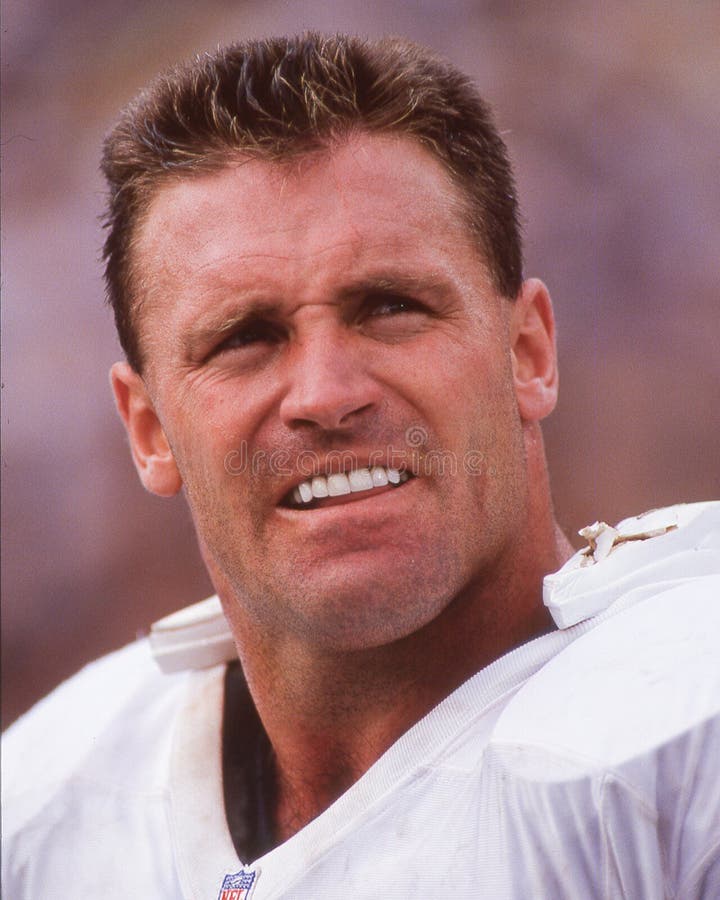 Howie Long editorial photo. Image of fame, helmet, player 21169031