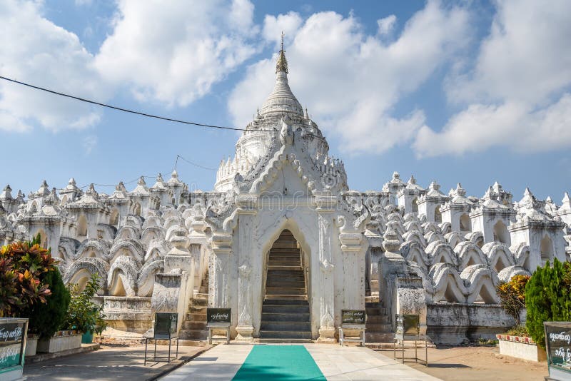 Hsinbyume Myatheindan pagod i Mingun, Myanmar arkivbild Hsinbyume Myatheindan pagod i Mingun, Myanmar arkivbild