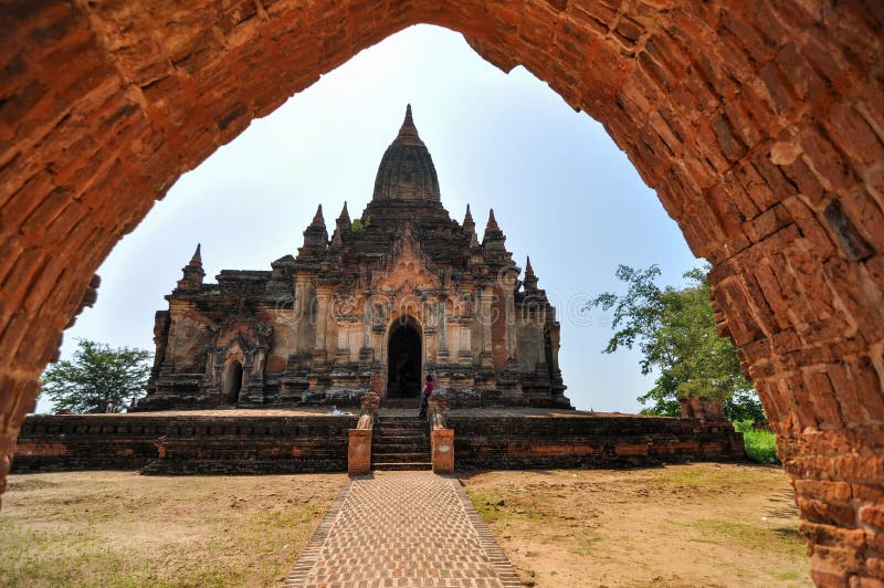 Htilominlo Tempel, Bagan, Myanmar Stockbild - Bild von beten, feld