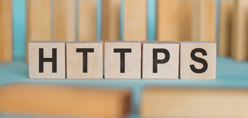 Слово HTTPS, сформировавшееся деревянными блоками на синем фоне стоковые изображения