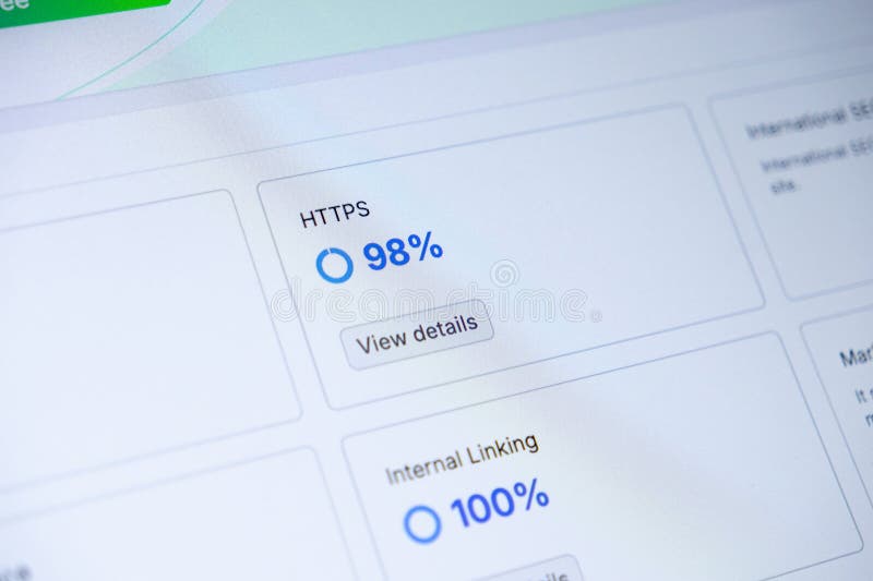 Πίνακας ελέγχου που δείχνει υψηλή ασφάλεια HTTPS 98% και βαθμολογίες εσωτερικών συνδέσμων 100%, κρίσιμη για ισχυρή βελτιστοποίηση στοκ εικόνα