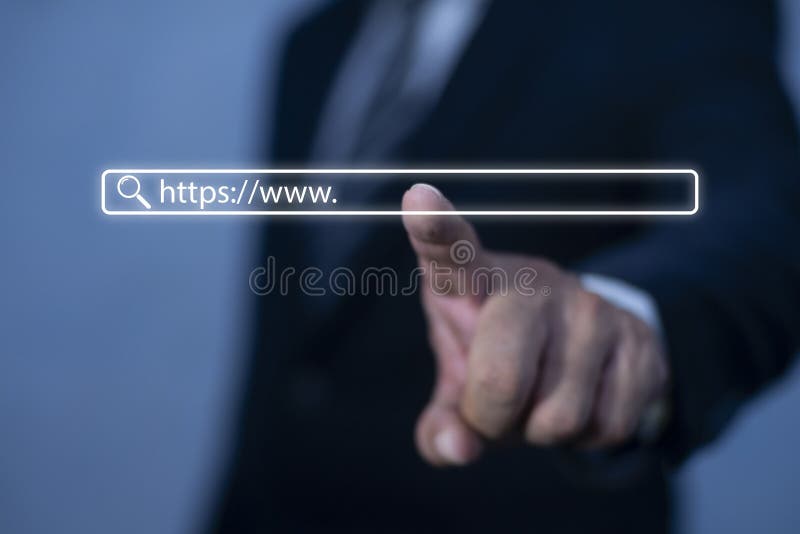 商人触摸带有 https: www. 的搜索栏。 商人和互联网概念。搜索引擎优化，网页横幅 免版税库存照片