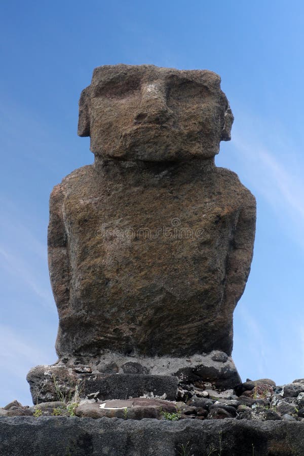 Hu ature huki, den rena moai i Anakena arkivfoton
