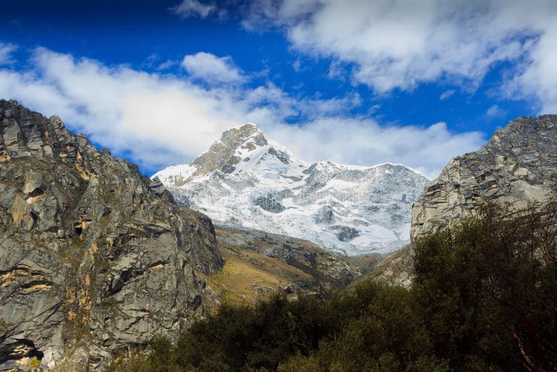 HUASCARAN góra W HUARAZ, PERU obrazy royalty free HUASCARAN góra W HUARAZ, PERU obrazy royalty free