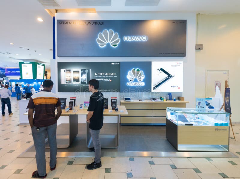 Huawei Store In Suria Klcc Kuala Lumpur Malaysia Editorial Image Image Of Caucasian Electronics 75958070