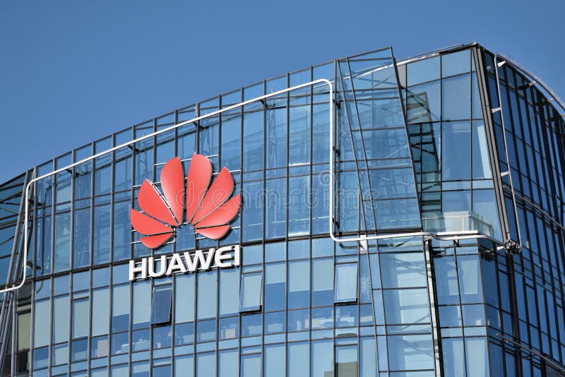Huaweiembleem op een gebouw Huaweiembleem op een gebouw