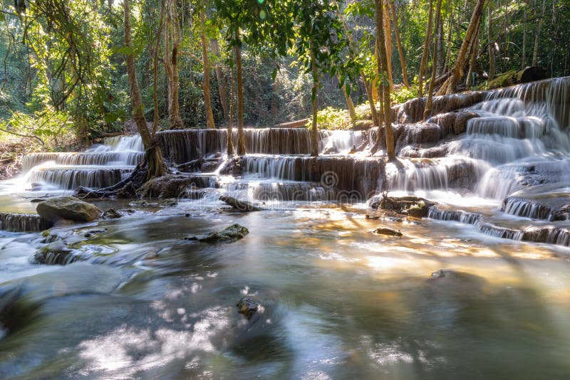 Huay Mae Kamin vattenfall i Kanjanaburi, Thailand fotografering för bildbyråer Huay Mae Kamin vattenfall i Kanjanaburi, Thailand fotografering för bildbyråer
