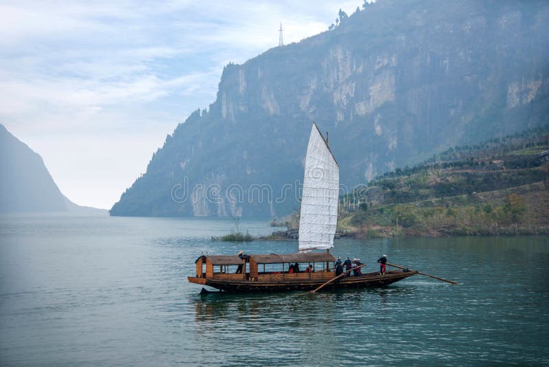 Hubei Badong Yangtze River Wu Gorge mouth chain Zixi sailing