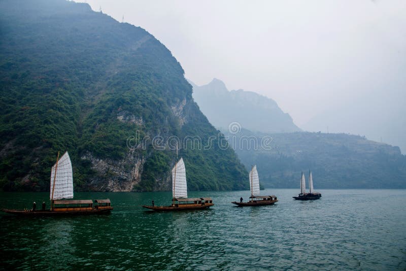 Hubei Badong Yangtze River Wu Gorge mouth chain Zixi sailing