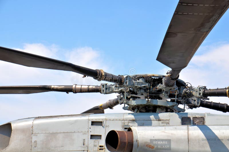 Blauer Hubschrauber redaktionelles bild. Bild von blau 66751730