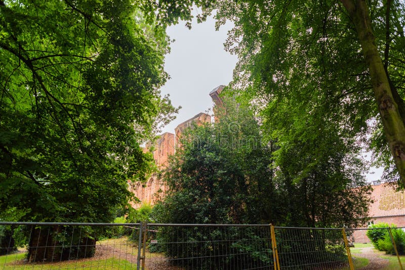 Hude, Niski Saxony, Niemcy - Lipiec 13, 2019 monaster rujnuje Hude obraz stock Hude, Niski Saxony, Niemcy - Lipiec 13, 2019 monaster rujnuje Hude obraz stock