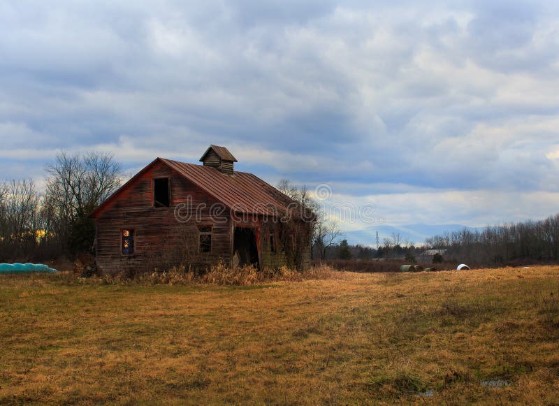 Hudson Valley old red barn and Catskill Mountains royalty free stock image Hudson Valley old red barn and Catskill Mountains royalty free stock image