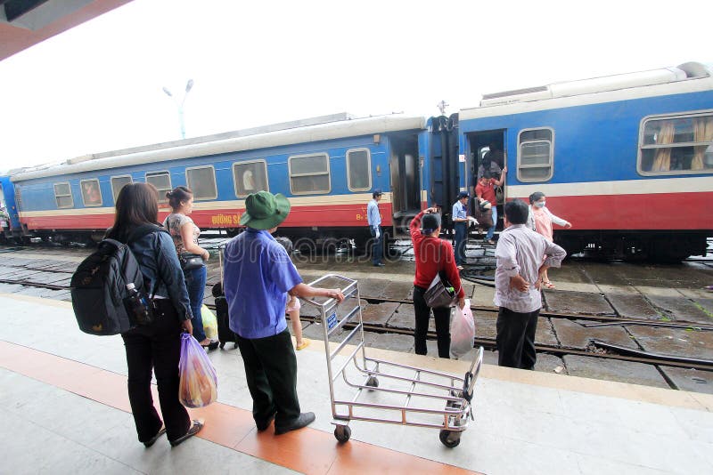 Hue Railway Station En Vietnam Foto editorial Imagen de pasado