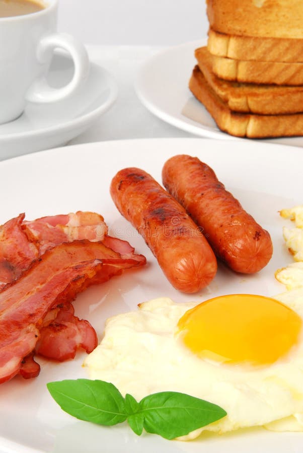 Huevo frito y tocino para el desayuno imágenes de archivo libres de regalías Huevo frito y tocino para el desayuno imágenes de archivo libres de regalías