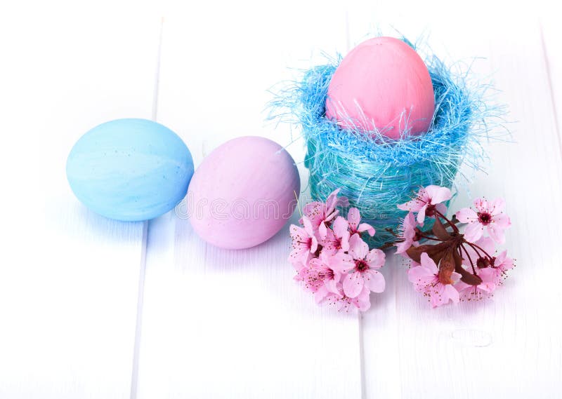 Huevos de Pascua azules y rosados fotos de archivo Huevos de Pascua azules y rosados fotos de archivo