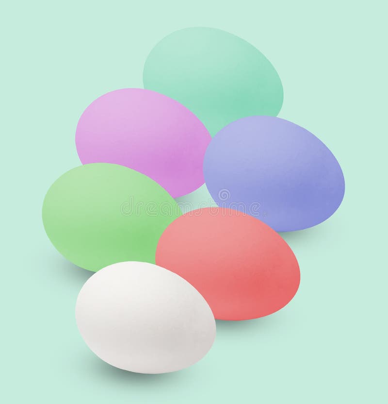 Huevos de Pascua multicolores Día de fiesta en la casa Aislado en fondo verde claro foto de archivo libre de regalías Huevos de Pascua multicolores Día de fiesta en la casa Aislado en fondo verde claro foto de archivo libre de regalías