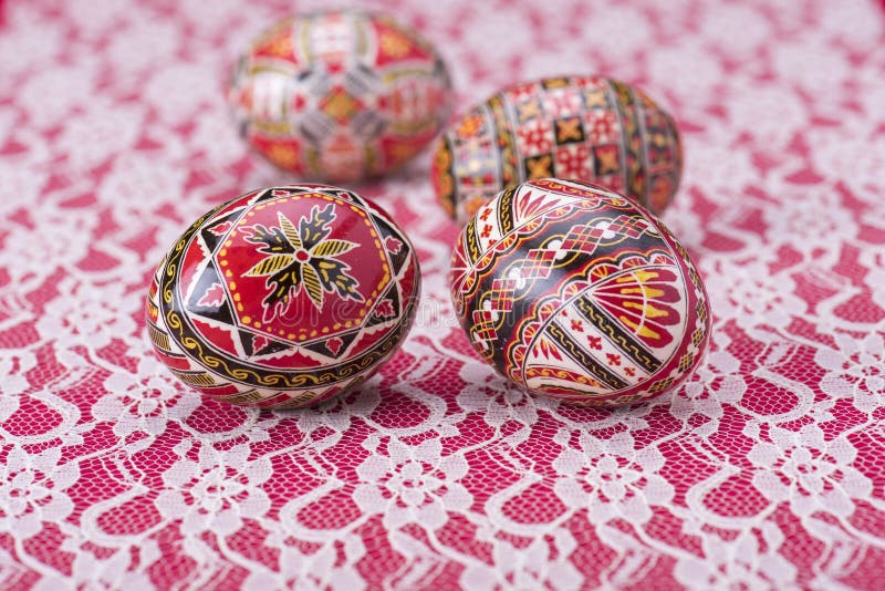Huevos de Pascua pintados tradicionales