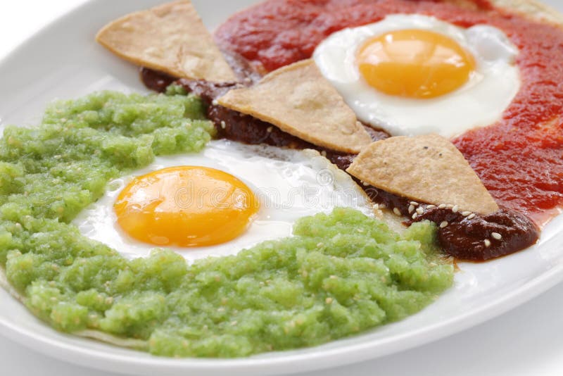Huevos divorciados, mexikanisches Frühstück lizenzfreie stockfotos Huevos divorciados, mexikanisches Frühstück lizenzfreie stockfotos
