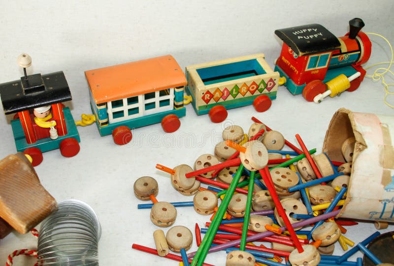 HUFFY PUPPY wooden 4 car train with caboose,  wooden tinkertoys in original oatmeal type cardboard round box