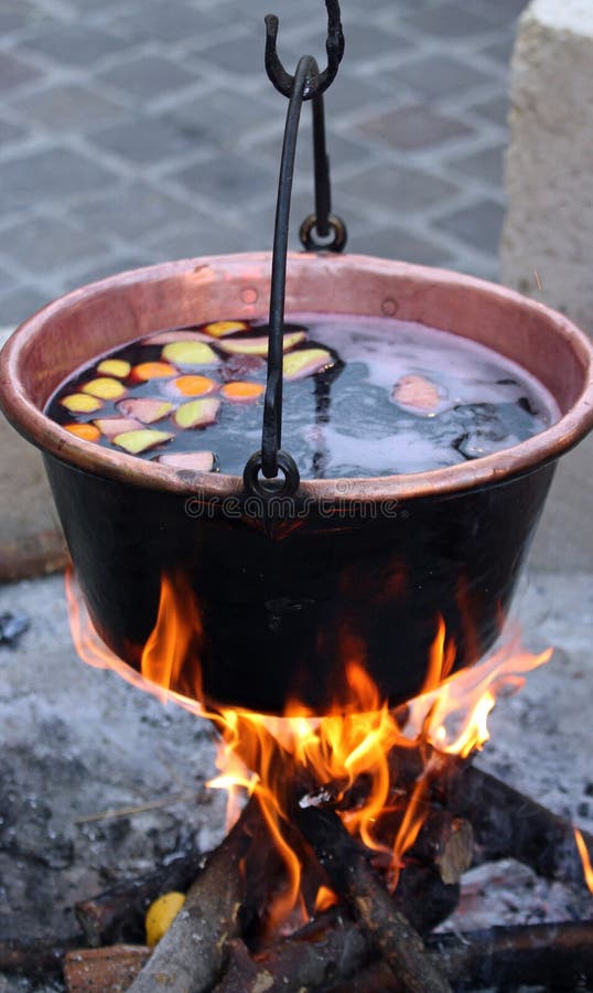 Huge copper cauldron with the tasty mulled wine royalty free stock photos Huge copper cauldron with the tasty mulled wine royalty free stock photos
