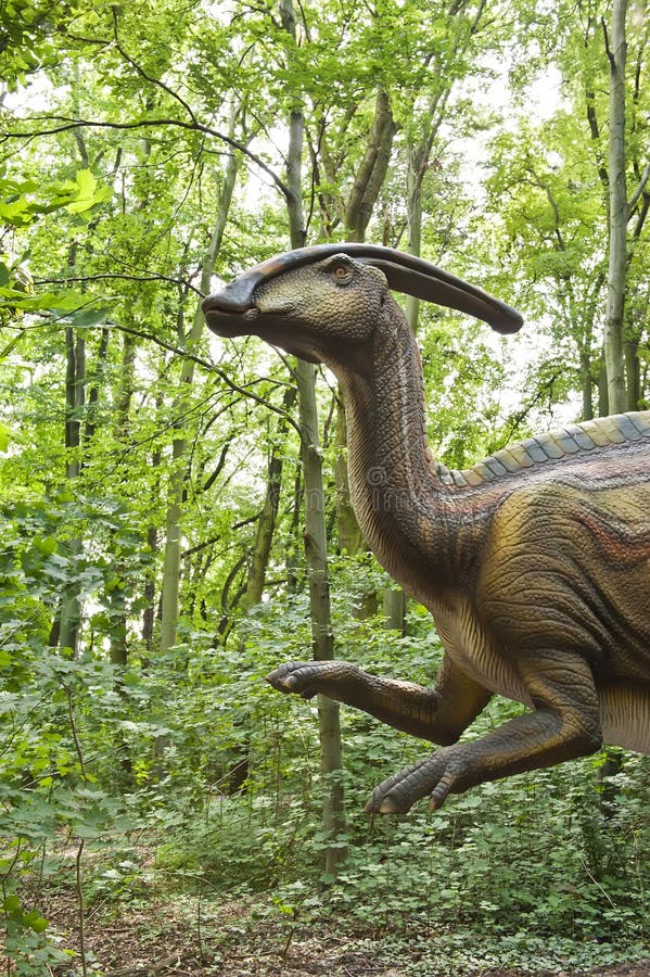 Close-up of the huge dinosaur.