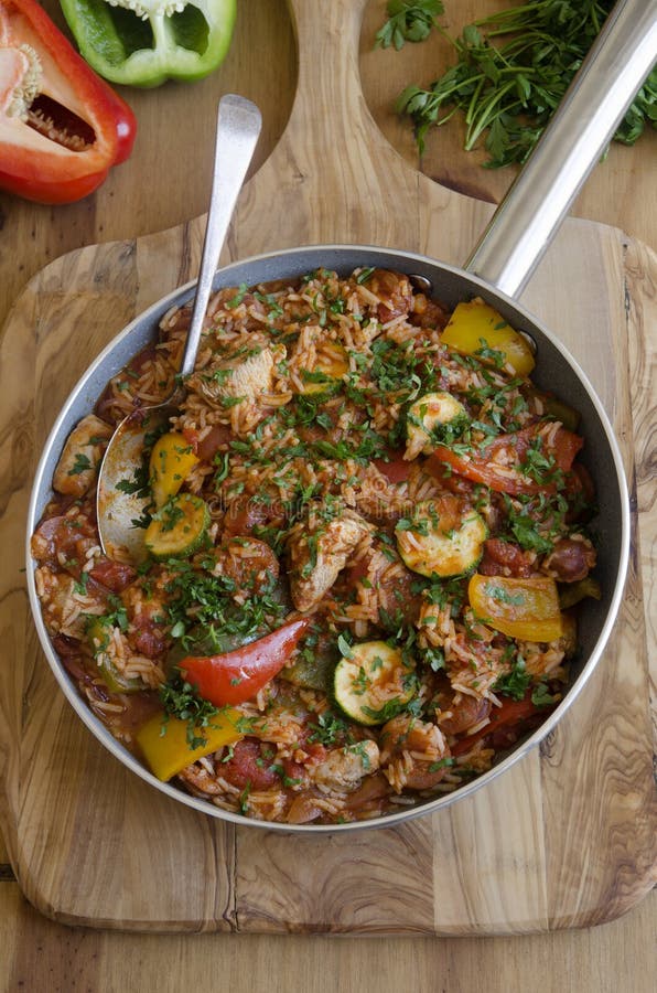 Huhn- Und Chorizo Jambalaya Stockfoto - Bild von fleisch, feinschmecker ...