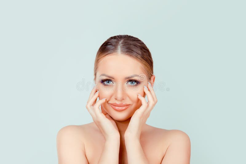 Huid die van de de ogenmake-up van schoonheids de lichte smokey u bekijken camera royalty-vrije stock afbeeldingen Huid die van de de ogenmake-up van schoonheids de lichte smokey u bekijken camera royalty-vrije stock afbeeldingen