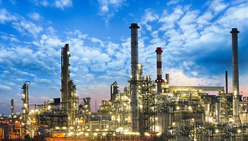 Huile et industrie du gaz - raffinerie, usine, centrale pétrochimique photos stock