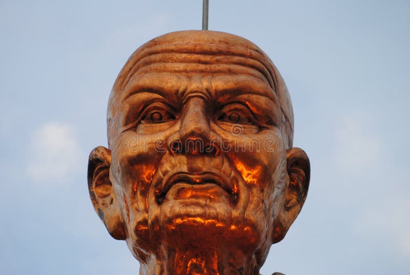 Human bronze statues editorial stock image. Image of romania 41630114