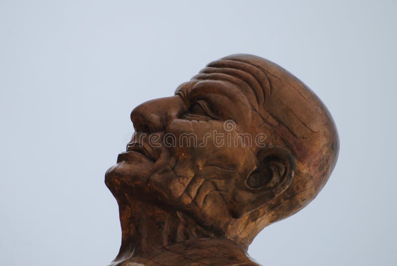 Human bronze statues editorial stock image. Image of romania 41630114