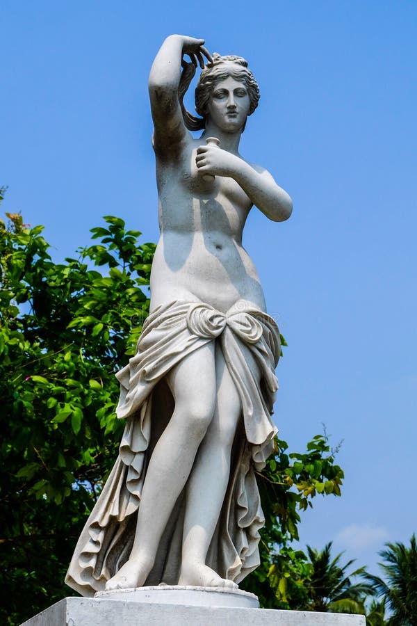 Human statue stock image. Image of statue, beauty, white 39278615