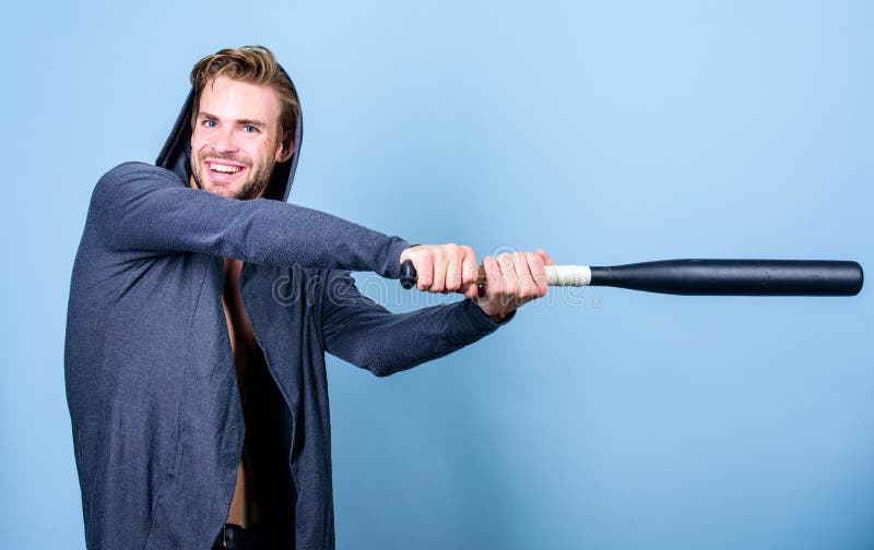 Humeur de despote Mauvais concept de gar?on Type beau de despote d'homme avec la batte de baseball intense confiant ?quipement de image stock Humeur de despote Mauvais concept de gar?on Type beau de despote d'homme avec la batte de baseball intense confiant ?quipement de image stock