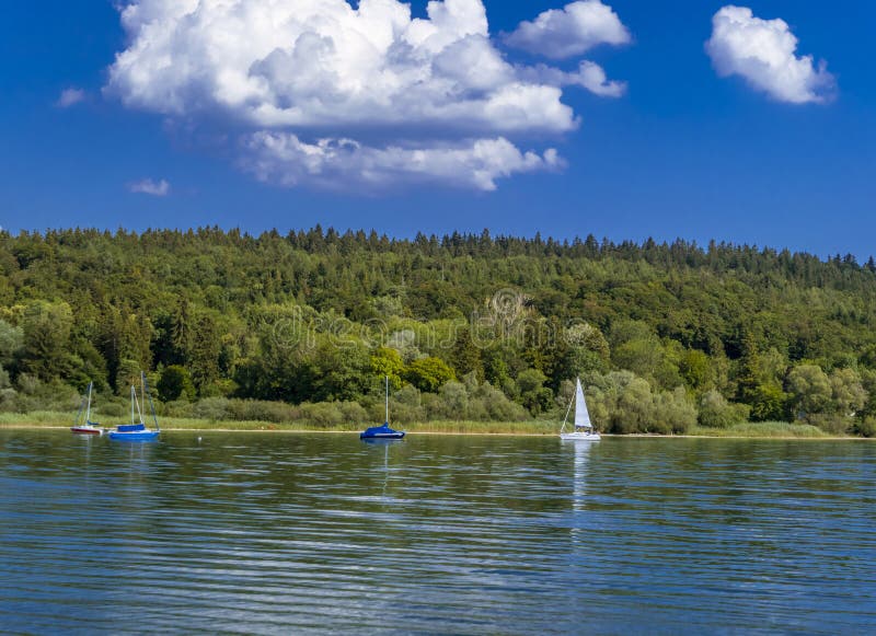 Humeur nuageuse à l'Ammersee, Bavière, Allemagne images libres de droits Humeur nuageuse à l'Ammersee, Bavière, Allemagne images libres de droits