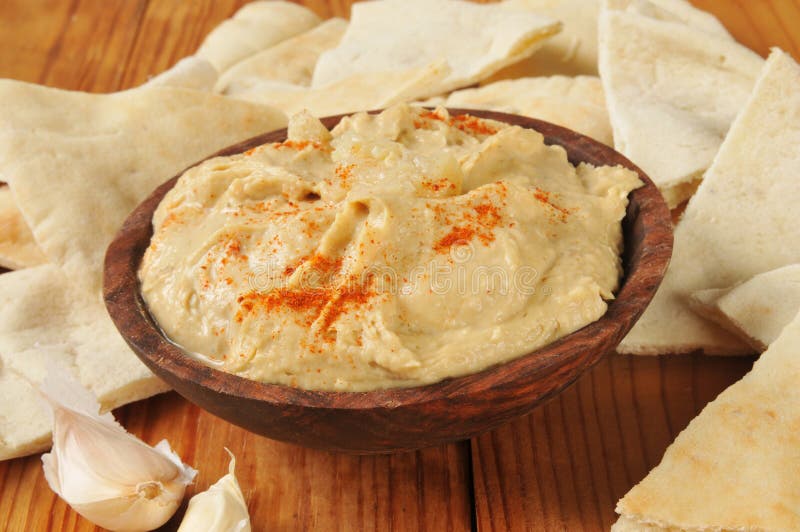Pan Pita Con Hummus Del Ajo Imagen de archivo Imagen de entero