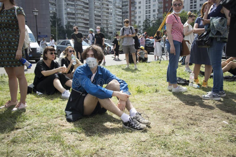 Hundreds of people gathered outside the court behind police barriers before the verdict was handed down Friday morning stock photography Hundreds of people gathered outside the court behind police barriers before the verdict was handed down Friday morning stock photography