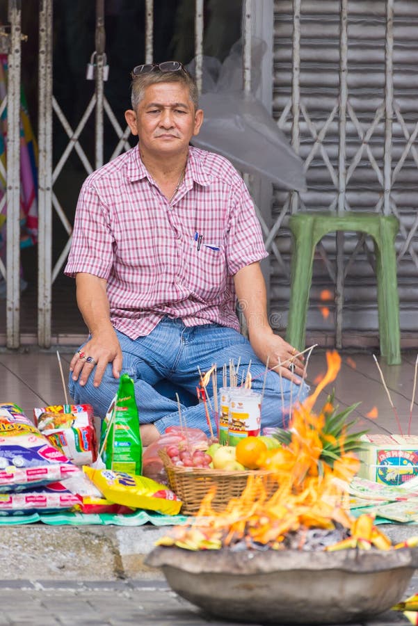 The Hungry Ghost Festival In Kuching, Borneo, Malaysia ...