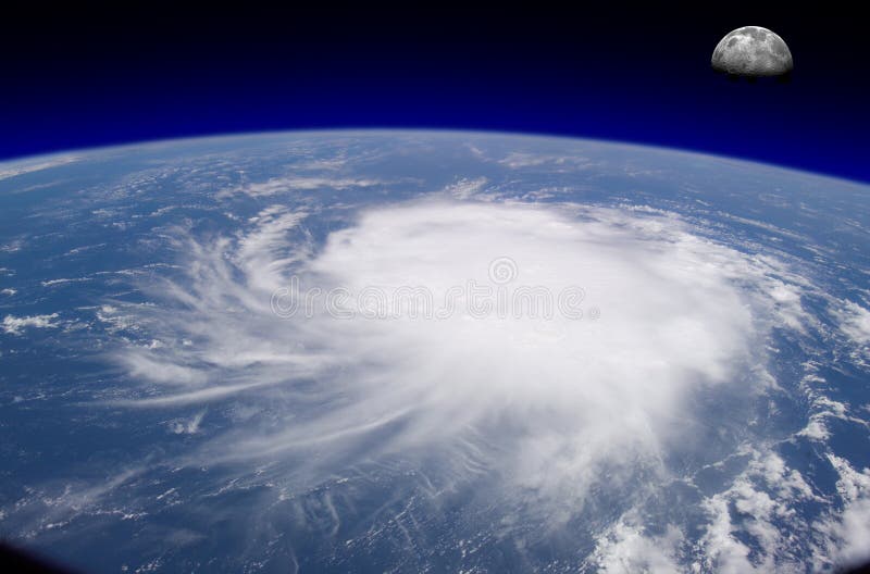 Výhľad z priestoru obrovský hurikán cez oceán s mesiacom v pozadí.
