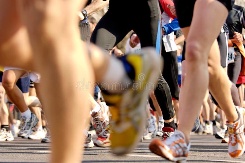 Alguno corredores sobre el berlina medio maratón.