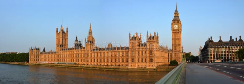 Hus av parlamentet & stora Ben Panorama från den Westminster bron. arkivfoto Hus av parlamentet & stora Ben Panorama från den Westminster bron. arkivfoto