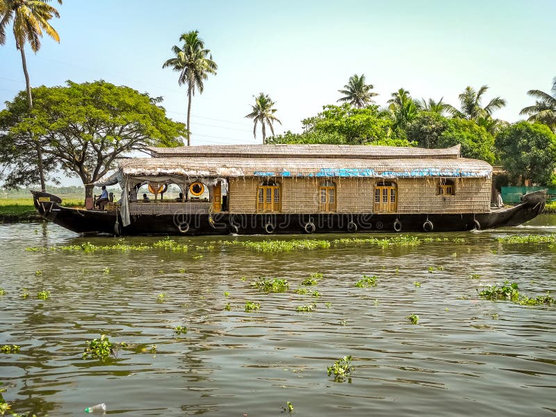 Husfartyg i tillbaka vatten, Alleppey, Kerala, Indien arkivfoto Husfartyg i tillbaka vatten, Alleppey, Kerala, Indien arkivfoto