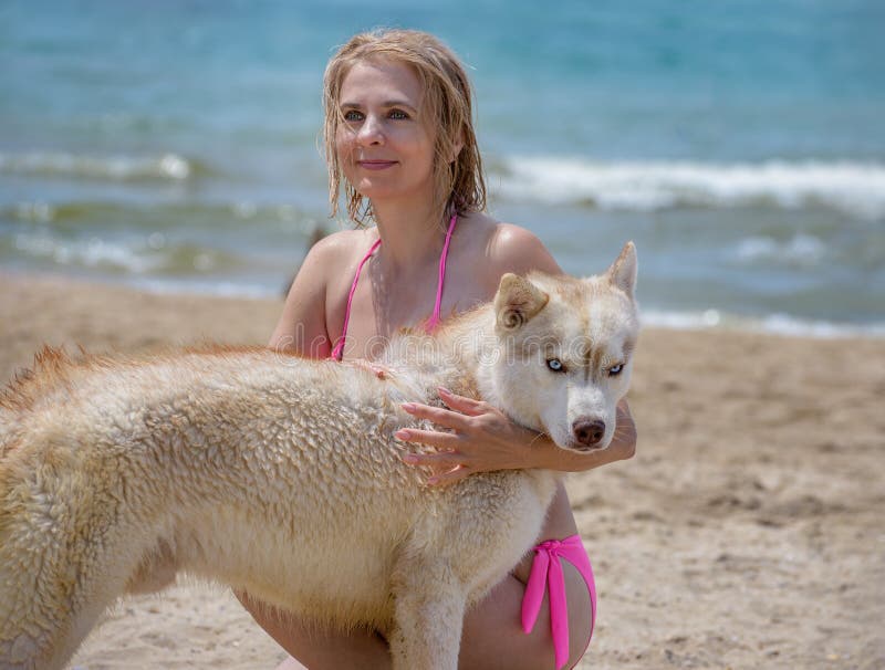 5. "Husky blonde hair selfie with beach background" - wide 2